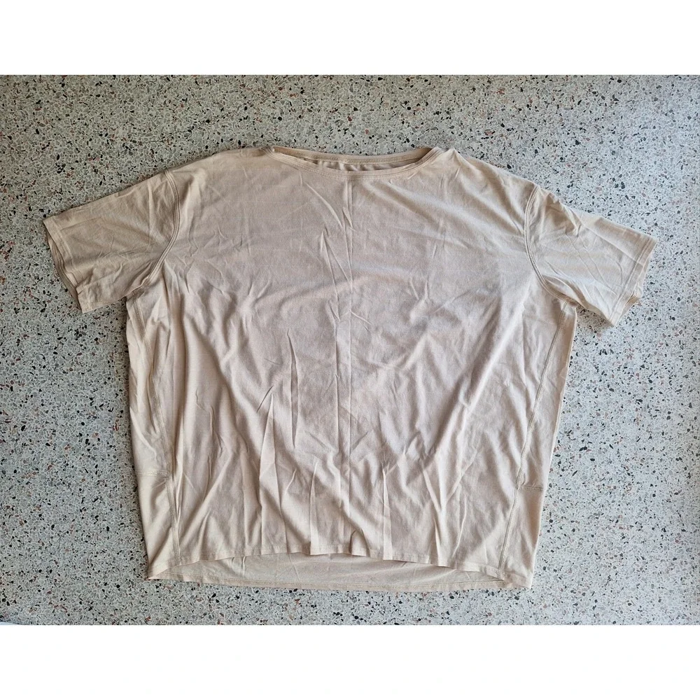 59 Lululemon Back in Action Short Sleeve Shirt - Picture 2 of 6
